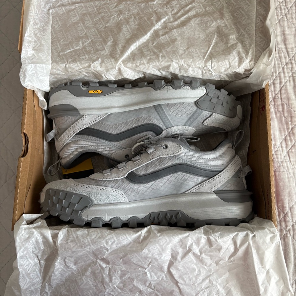 Vans MTE Crosspath XC hiking shoes in Light Grey Mens 7.5 / Women’s 9